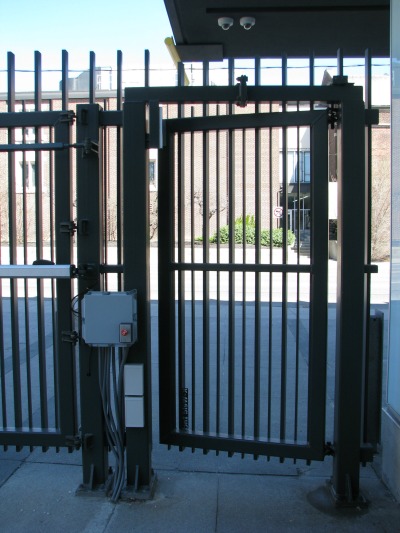 PERSONNEL GATE 04